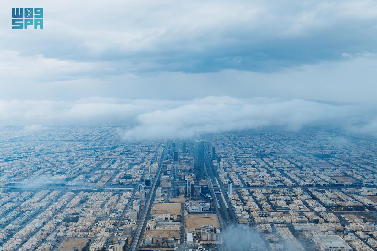 السحاب يغطي سماء الرياض.