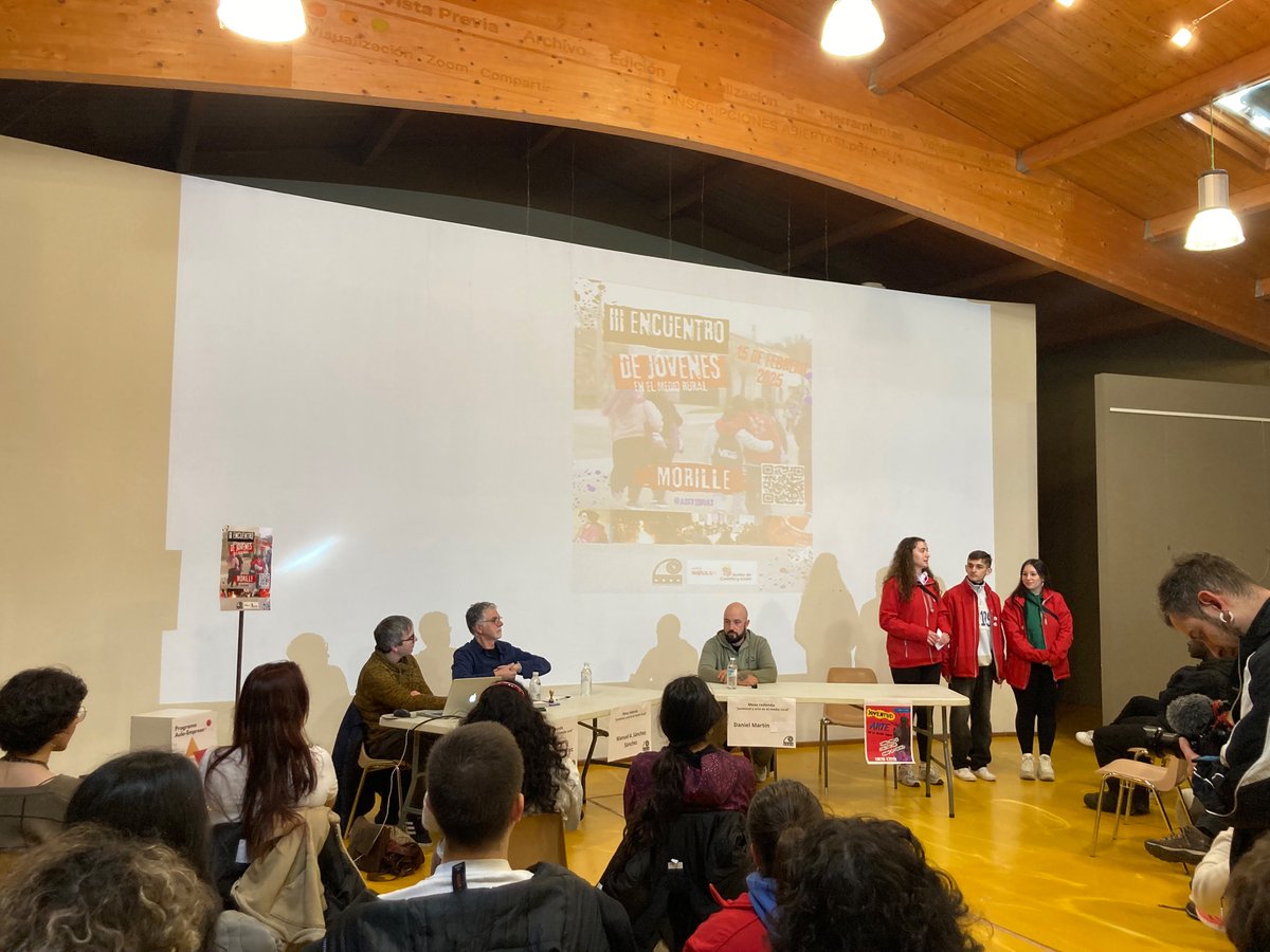 ASCyT_Rojas's tweet photo. III Encuentro de Jóvenes en el Medio Rural @iesfrojas 
IMesa redonda “Juventud y Arte en el Medio Rural” con Manuel A. Sánchez, (alcalde de @AYTO_MORILLE ),  Juanvi Sánchez (@ColectivoOma ) y Daniel Martín (muralista) https://t.co/xtiWT4R82R