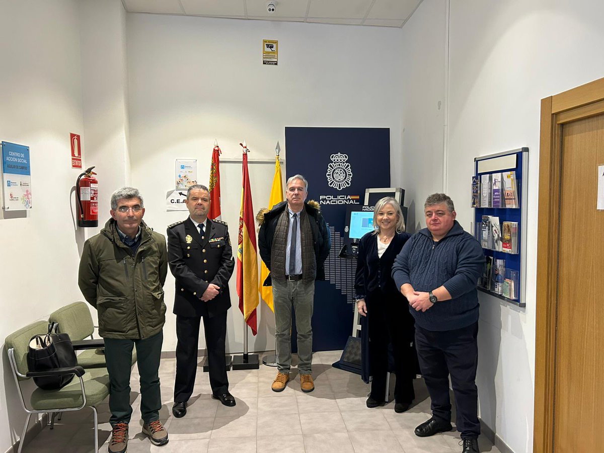 policia's tweet image. Los ayuntamientos de Aguilar de Campoo, Guardo, Cervera de Pisuerga y Saldaña (#Palencia) cuentan desde ayer con Puntos de Actualización de #Documentación (PADs) 

Estos terminales permiten cambiar las claves del #DNI y renovar los certificados de forma rápida y sin tener que…