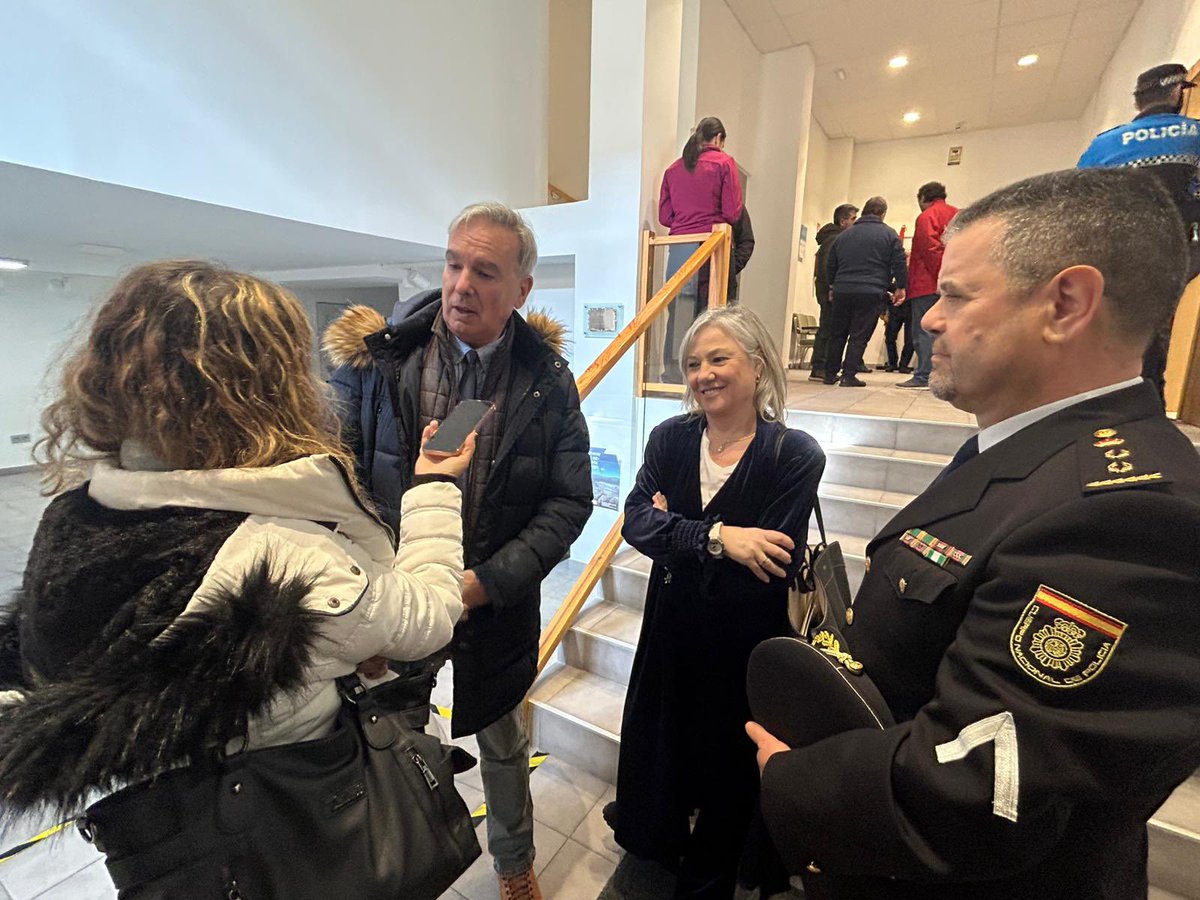 policia's tweet image. Los ayuntamientos de Aguilar de Campoo, Guardo, Cervera de Pisuerga y Saldaña (#Palencia) cuentan desde ayer con Puntos de Actualización de #Documentación (PADs) 

Estos terminales permiten cambiar las claves del #DNI y renovar los certificados de forma rápida y sin tener que…