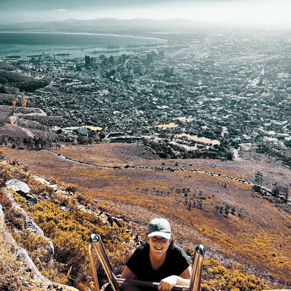 lucianopinna's tweet image. Some leisure time before a show, hiking to Lion&apos;s Head, a mountain in Cape Town.

#southafrica #affectlab #requiemfortheimpossible #photography #travelphotography #art #hiking #lionshead #capetown