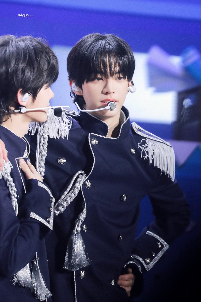 𝘀𝗶𝗴𝗻 tweet media