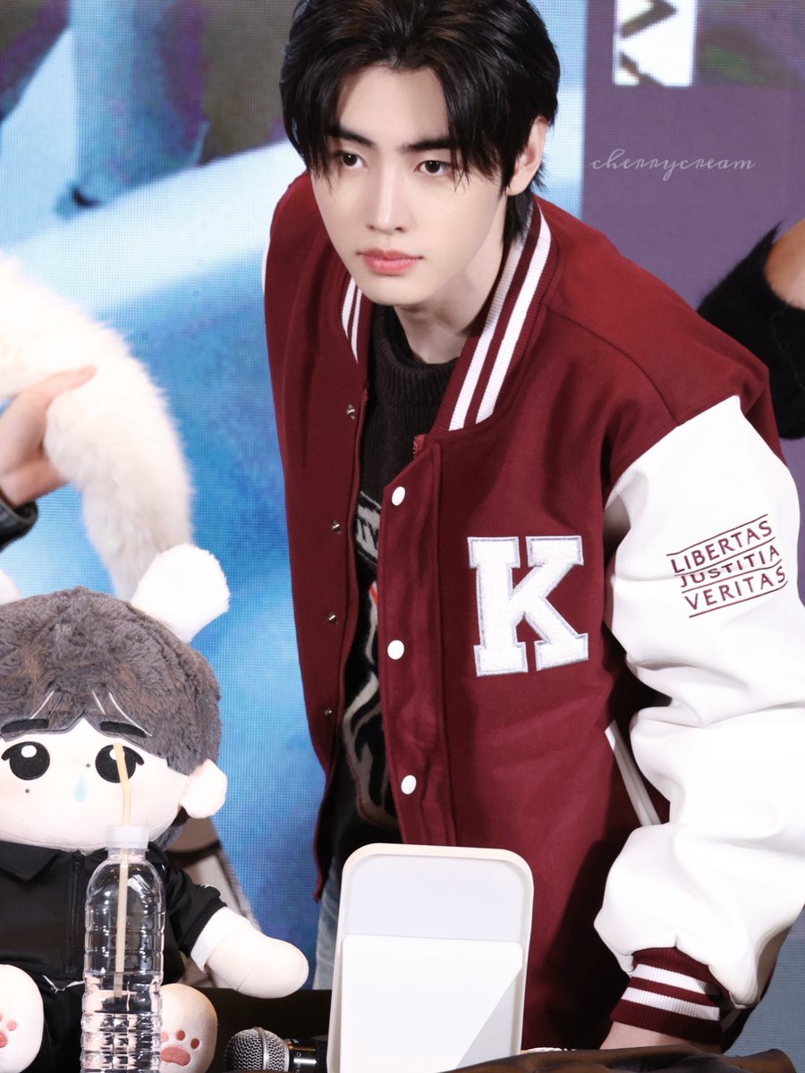 250215
🫳🏻
#SUNGHOON
#ENHYPEN
#성훈
#ソンフン
#朴成训 
#엔하이픈