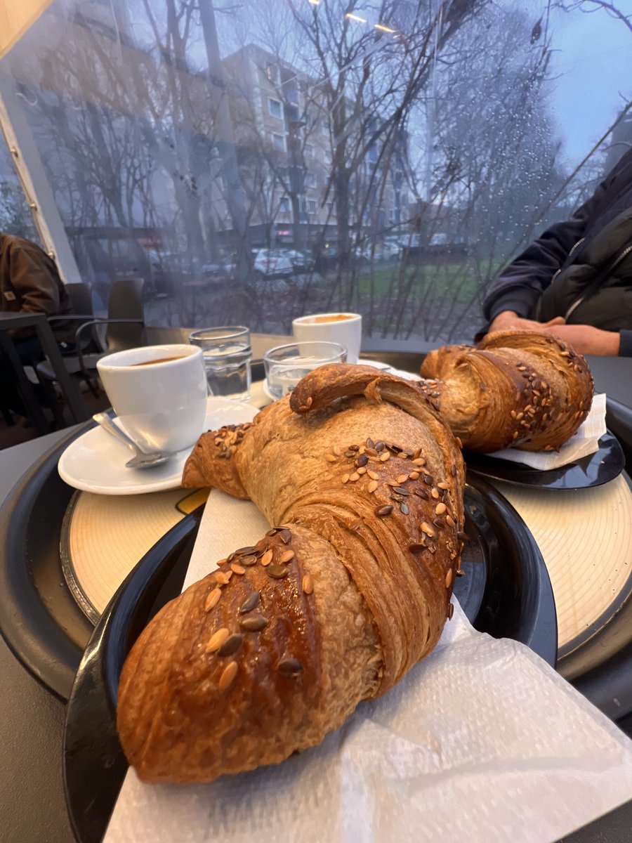 #التجاهل_قد_يمنع_عنك_الكثير_من_الكلام_الجميل_و_الاحاديث_الشيقه
#Buongiorno
#Italia_Bologna