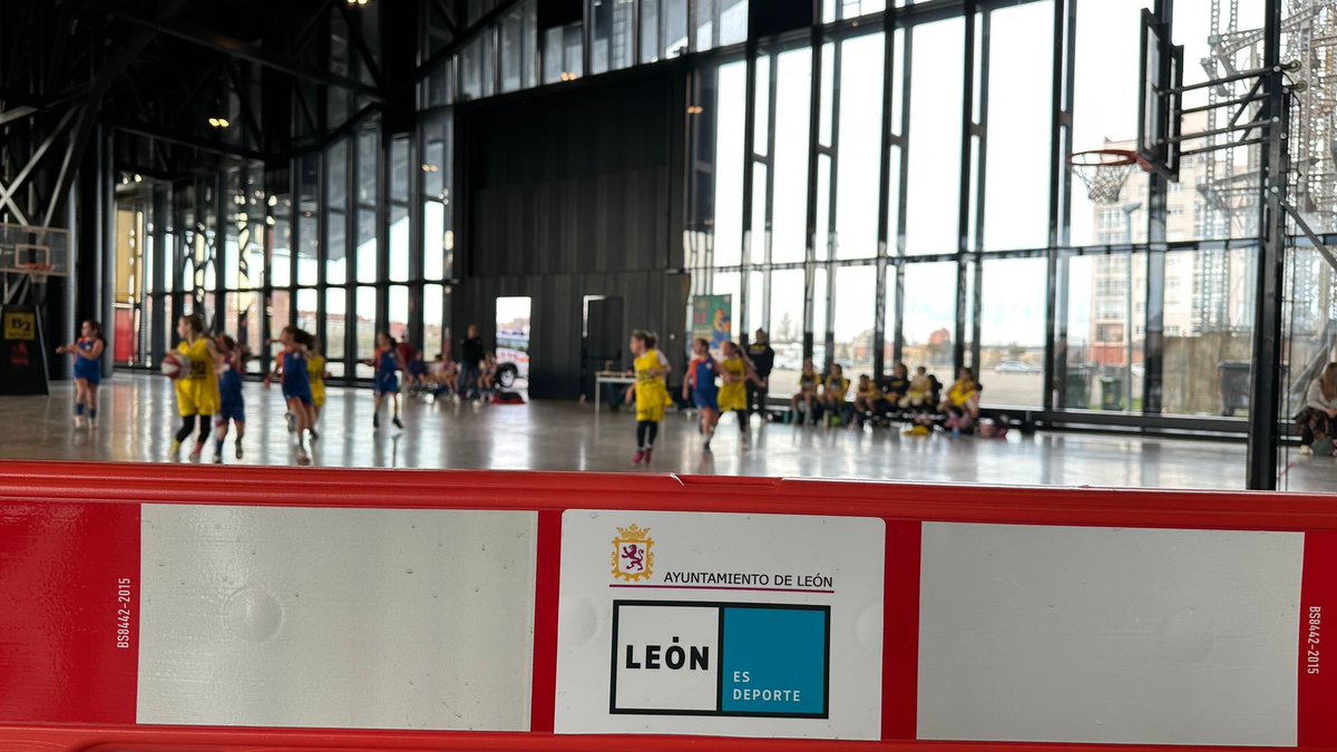FBCyL's tweet photo. Hoy el #PalacioExposiciones de #León ya respira #Minibasket por los cuatro costados con los partidos de Ligas Locales categoría Benjamín. Magnifica antesala para el #FanaticMini que se celebrará mañana 🏀⛹️♀️⛹️♂️💪
@LeonAyto @FBCyLLeon https://t.co/bjMwqC25GL