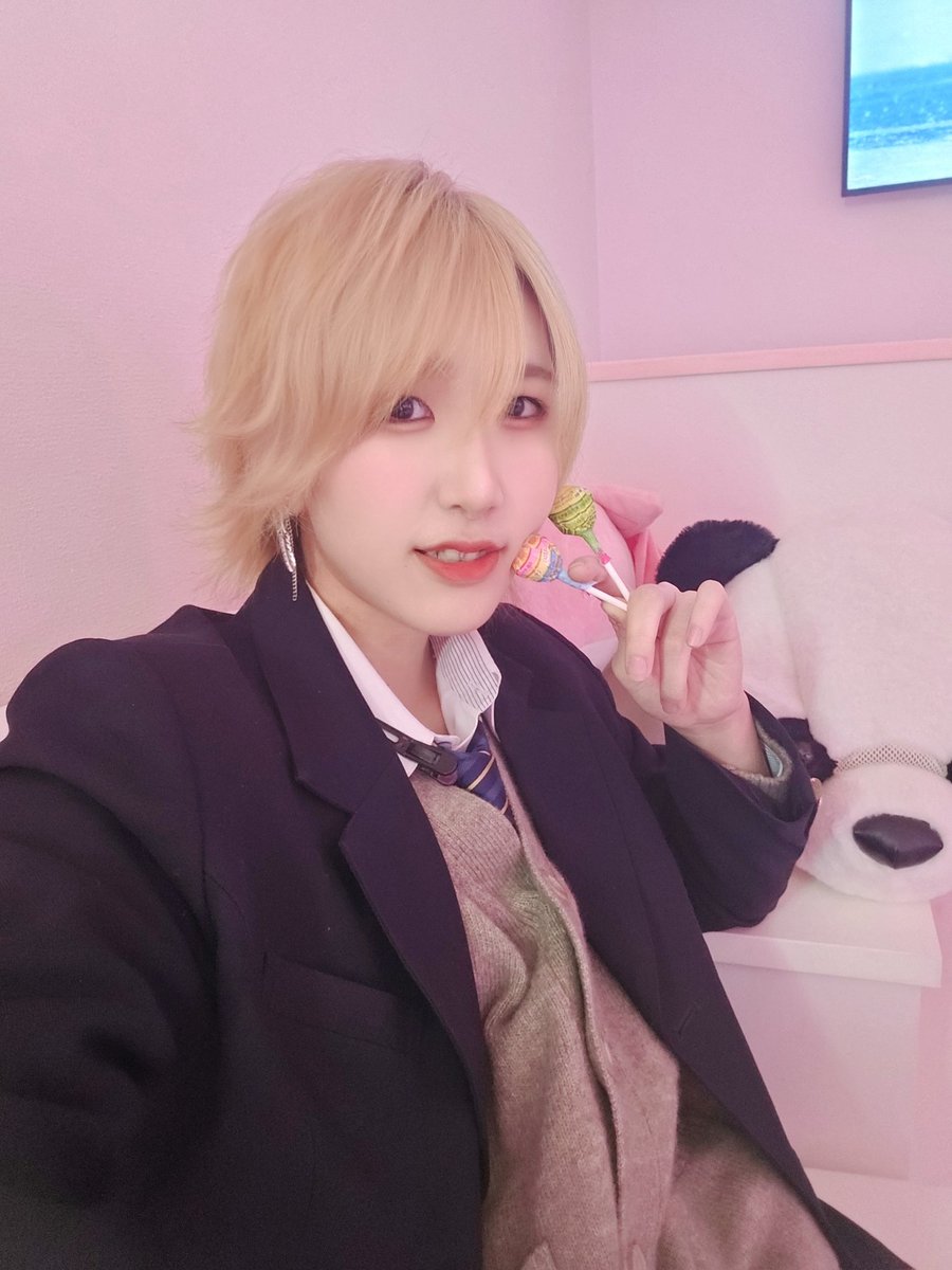 yoyo_yoichi_41's tweet photo. 今日だけ男子高校生風だ！
みんなチョコくれ！！

というわけで前半イルミナにいます！
VANPにもいるよ！！

みんな飲みに来てね～！！

 #VANP
 #イルミナ
 #釧路
 #飲み屋 https://t.co/EkkQ7UPyc7