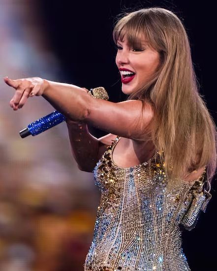 MartijnAlsem's tweet image. What do #DataVizualization and Taylor Swift have in common? 💃
You can get a degree in both.
So what does this mean for you?
Dashboards aren't a trend. They're the new standard. If you aren't using them, now's the time.
#SmallBusiness #BusinessGrowth #Zizia