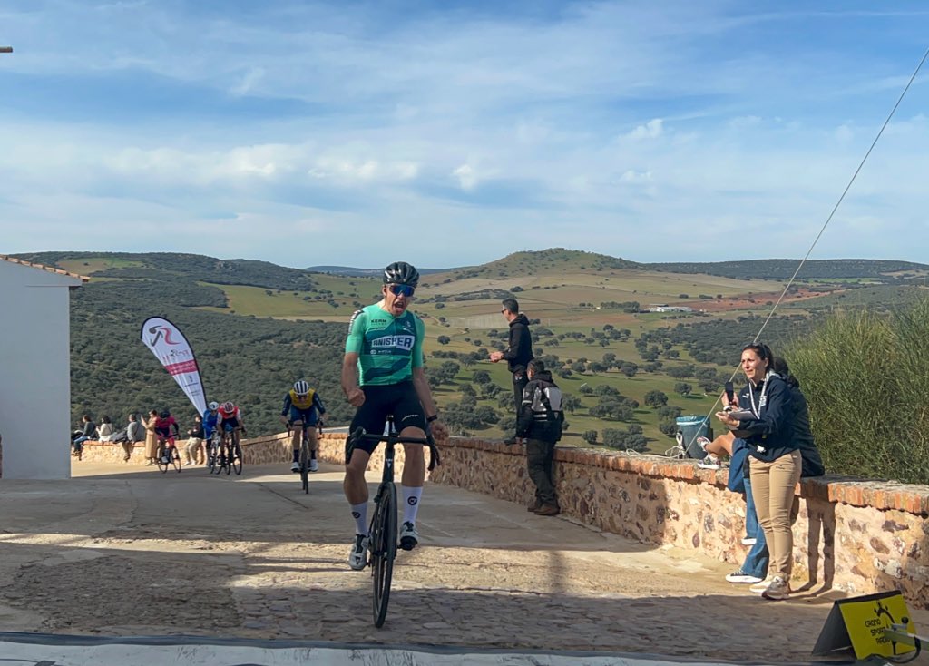 Equipo Finisher tweet media