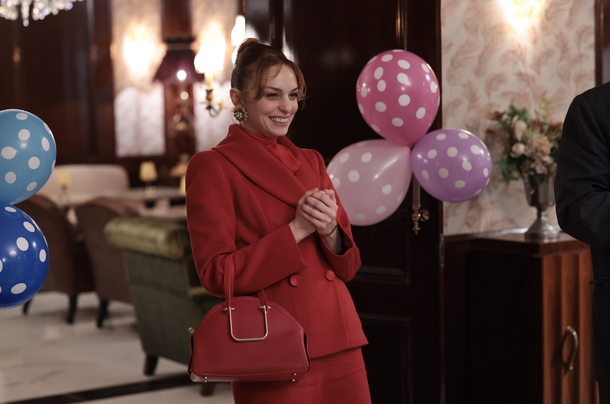 Gj0zODAWAAAD5Xs?format=jpg&name=large