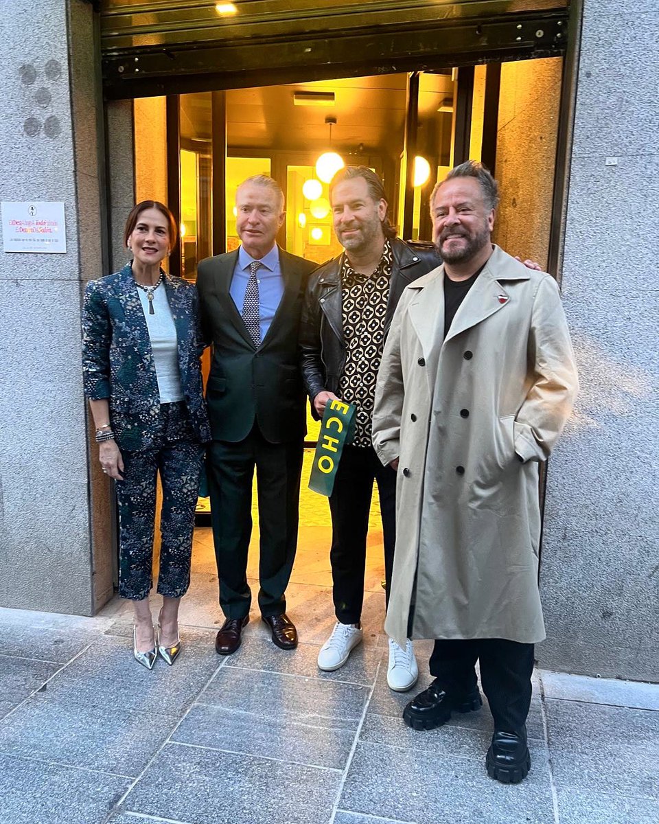 Quirino Ordaz Coppel. (@quirinooc) on Twitter photo Ayer <a href="/RosyFdeOrdaz/">Rosy Fuentes de Ordaz</a> y yo fuimos invitados a la inauguración de La Sala del despecho, en Madrid, una inversión más de empresarios Mexicanos.
Los mexicanos siguen viniendo a invertir a España creciendo, y fortaleciendo los lazos entre ambos mercados. ¡Mucho éxito! #MéxicoEnEspaña Ayer <a href="/RosyFdeOrdaz/">Rosy Fuentes de Ordaz</a> y yo fuimos invitados a la inauguración de La Sala del despecho, en Madrid, una inversión más de empresarios Mexicanos.
Los mexicanos siguen viniendo a invertir a España creciendo, y fortaleciendo los lazos entre ambos mercados. ¡Mucho éxito! #MéxicoEnEspaña