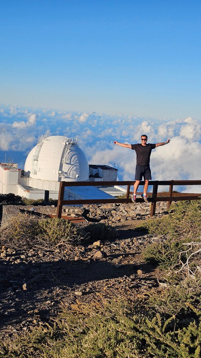 ViajarCamper's tweet photo. ��️ Desde el mirador, hice la ruta GR-131 para llegar al Roque a pie y ver la puesta de sol. 🌅 Fue una caminata increíble. Desde arriba, el Teide es visible y el mar de nubes es impresionante. ¡Te deja sin palabras!
#Ruta131 #PuestaDeSol #Senderismo #Teide #VistasDeLaPalma
4/6 https://t.co/yKd7PY3JOK