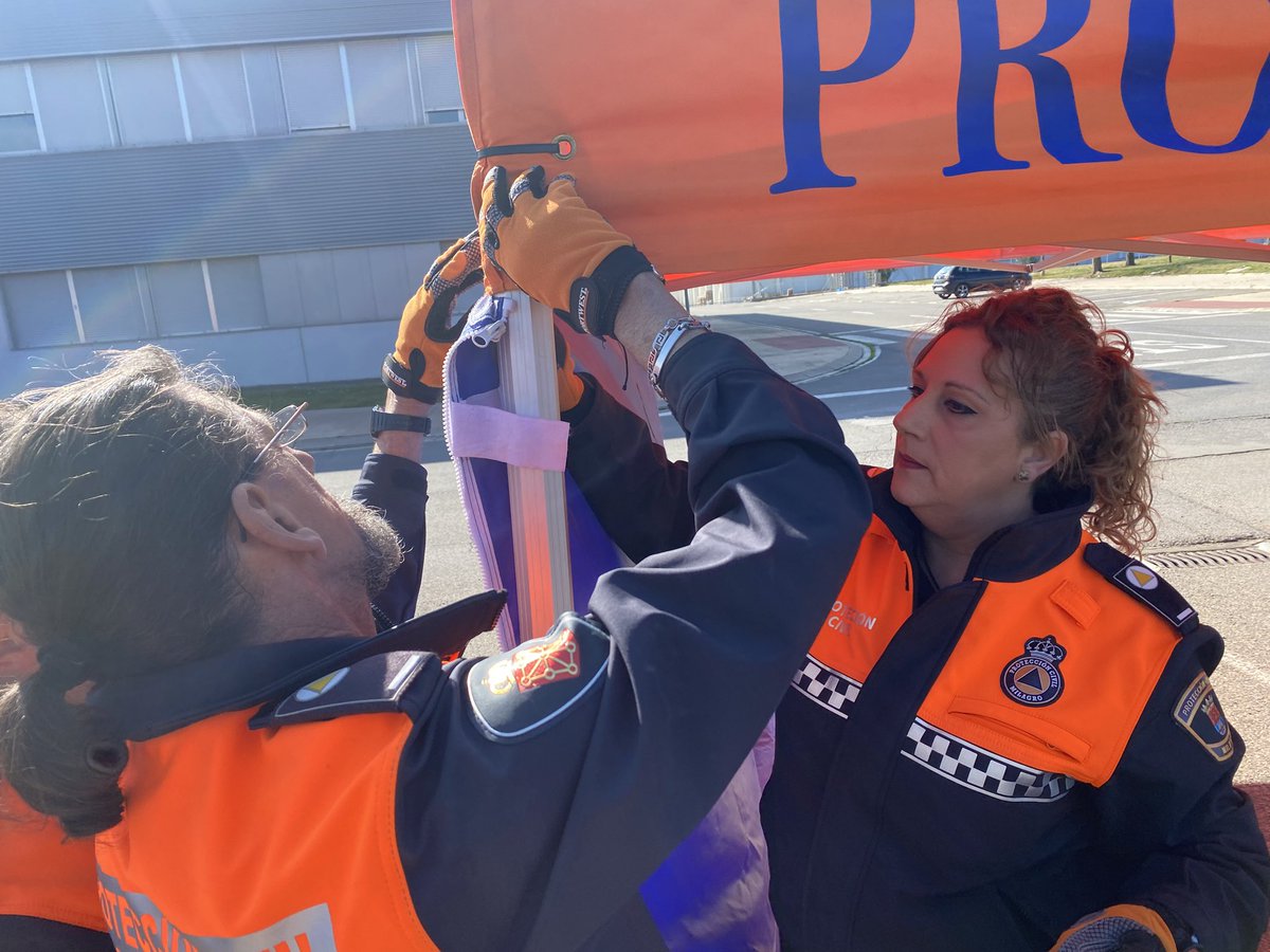 ProteMilagro's tweet photo. Curso de preparación de las #javieradas2025 con formación sobre atención con ampollas y montaje y desmontaje de carpas de hospital. 
#FamiliaNaranja #LasProtesCuentan #ANAV #formadossomosmejores #javieradas https://t.co/JTO234V1M2