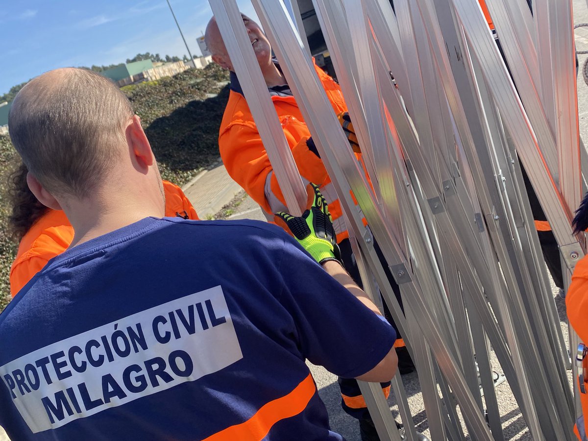 ProteMilagro's tweet photo. Curso de preparación de las #javieradas2025 con formación sobre atención con ampollas y montaje y desmontaje de carpas de hospital. 
#FamiliaNaranja #LasProtesCuentan #ANAV #formadossomosmejores #javieradas https://t.co/JTO234V1M2