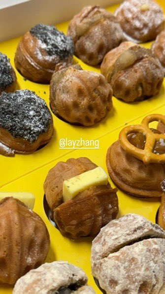 u_han94's tweet photo. Chanyeol:“ Lay hyungie flew all way to Korea just for me to attend my concert “ and he bought him pastries 

This is exactly what “ If he wanted to he would” means 😭❤️‍🩹 https://t.co/R2KoHSsPNz