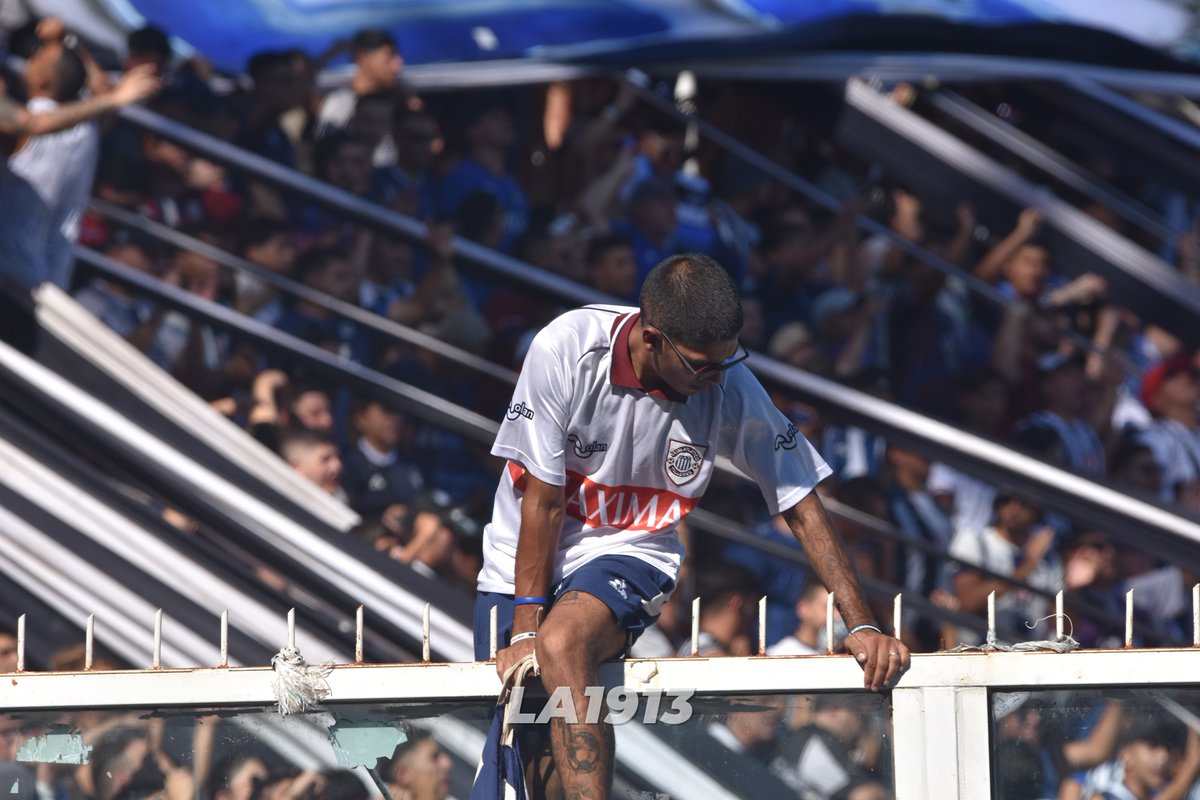 la1913com's tweet photo. #BuscaT en las fotos de #La1913!
⚽En La fecha 4 de la Copa de la Liga 2025, #Talleres acompañado de su gente. ¡EsTamos locos!
🎞️Mirá el álbum completo en nuestra web https://t.co/LynQRguKik y etiquétanos cuando la subas a las redes! https://t.co/UPzVE8eEt3