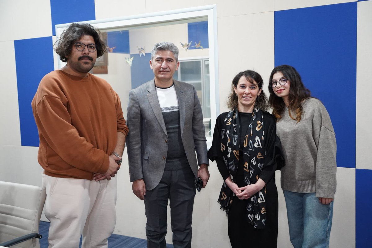 sinancavlak's tweet photo. 13 Şubat Dünya #Radyo Günü gündemi ile #İnönüÜniversitesi İletişim Fakültesi bünyesindeki Kampüs Fm’e konuk olup Beyza Çavunt ile Radyoculuğun dününü bugününü ve geleceğini konuştuk.
En muteber kitle iletişim araçlarından biri olan radyoculuğa gönül veren mektepli radyocularımız sayesinde yaklaşık 100 yıldır varlığını koruyan işitsel mecranın lideri radyoculuğun çok daha iyi noktalara geleceğine inanıyorum.
Sektöre katkı sunan tüm paydaşlara kolaylıklar diliyor, Kampüs Fm ailesine ilgilerinden dolayı teşekkür ediyorum.