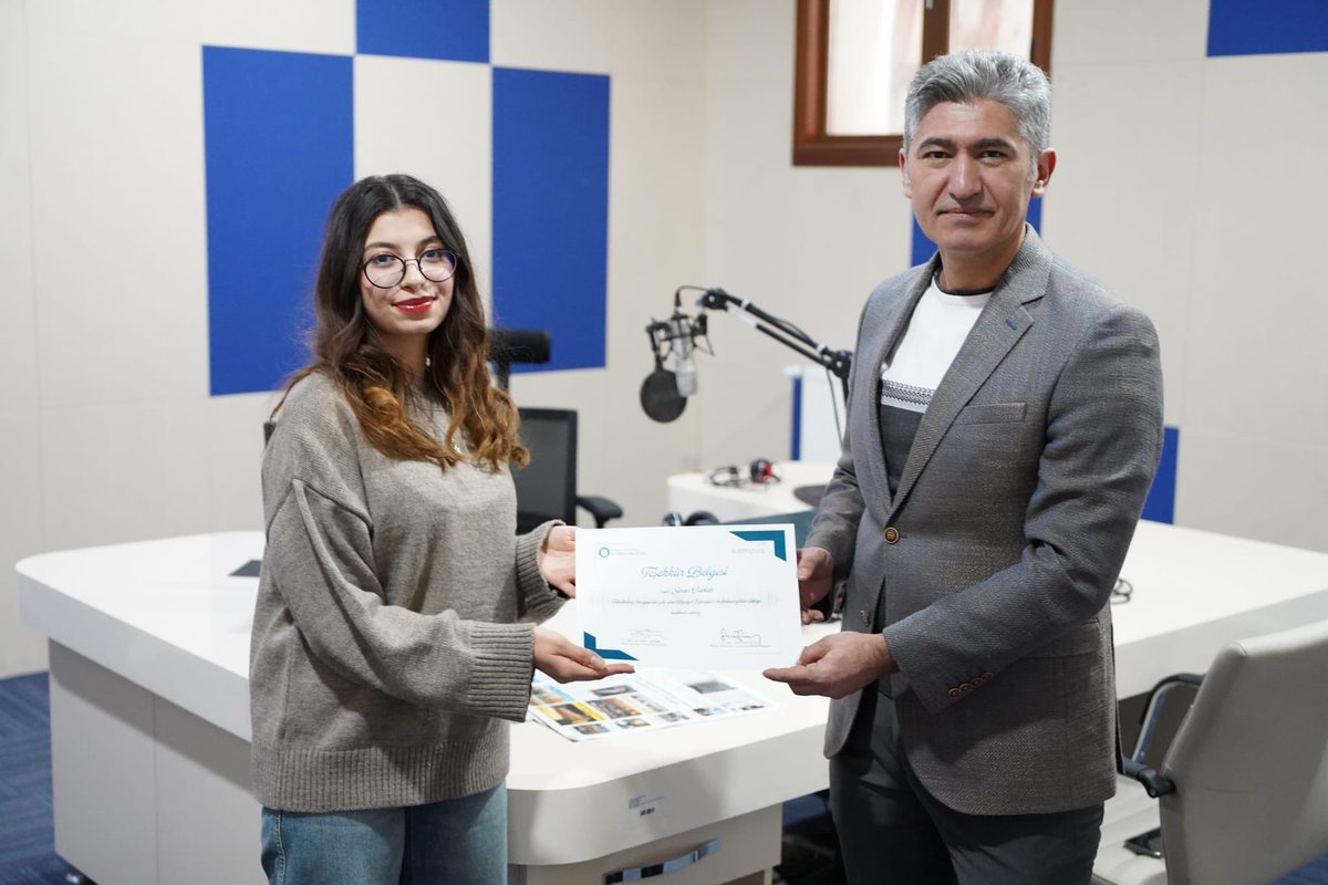 13 Şubat Dünya #Radyo Günü gündemi ile #İnönüÜniversitesi İletişim Fakültesi bünyesindeki Kampüs Fm’e konuk olup Beyza Çavunt ile Radyoculuğun dününü bugününü ve geleceğini konuştuk.
En muteber kitle iletişim araçlarından biri olan radyoculuğa gönül veren mektepli radyocularımız