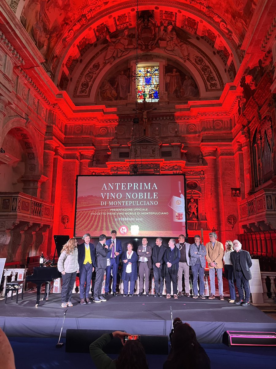 Władze Vino Nobile z pompą zaprezentowały właśnie nowy podział apelacji na pieve, czyli podstrefy. Monumentalny kościół San Biagio w Montepulciano wybrano nieprzypadkowo. Pieve oznaczało w przeszłości małą społeczność, pierwowzór parafii. San Biagio jest jednym z 12 pieve.