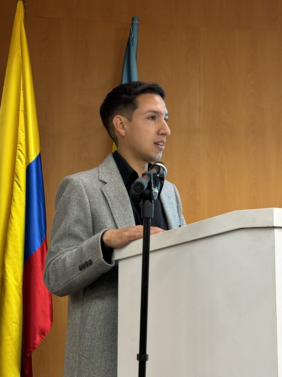 ¡CASA LLENA!🤩 Iniciamos con toda nuestra jornada de inauguración en todo el país de nuestra Escuela de Consejeros se Juventud. Son más de 2.000 las y los jóvenes talentosos, de todos los departamentos, en un proceso de formación en liderazgo político durante 6 semanas. 💪🏼📢✏️