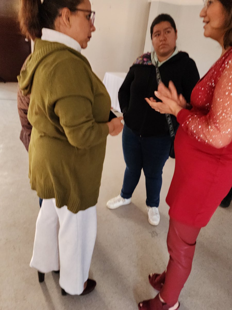 ForoCondominal's tweet image. 🏢📝 La rectora de la Universidad Tecnológica de Huejotzingo Mtra. Mirna Toxqui Oliver, en coordinación con el H. Ayuntamiento de Huejotzingo, llevan a cabo Taller de Superación Personal.

La titular, celebró con mucho agrado, la presencia d Representantes y Líderes Condominales.