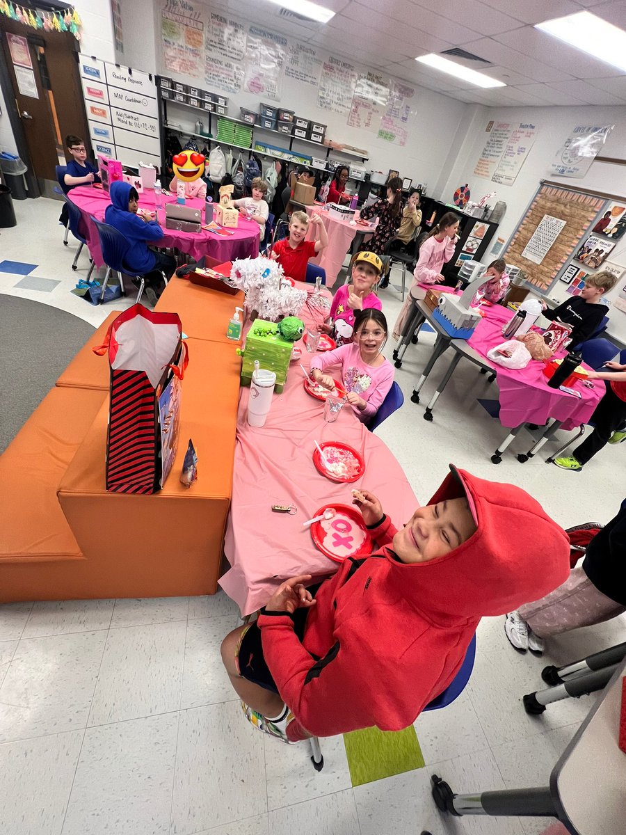 Mrs. Eichenlaub tweet media