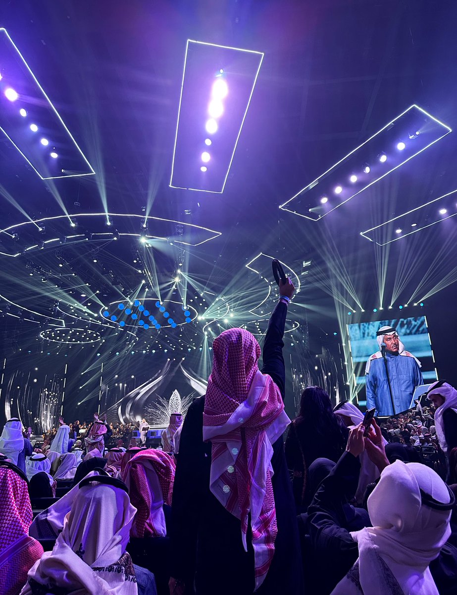 HabariF_'s tweet photo. سقى الله فالعمـر ليلـه 
#محمد_عبده https://t.co/pXO2mgXqBG