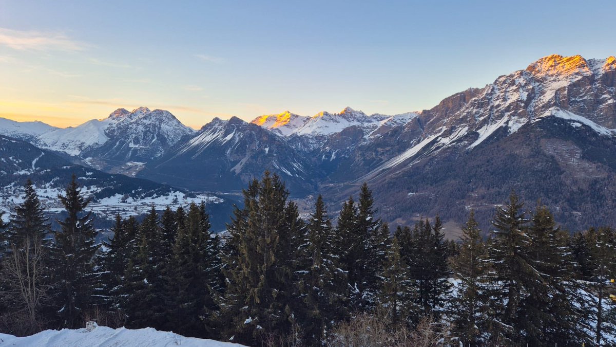 AHS Skiing tweet media