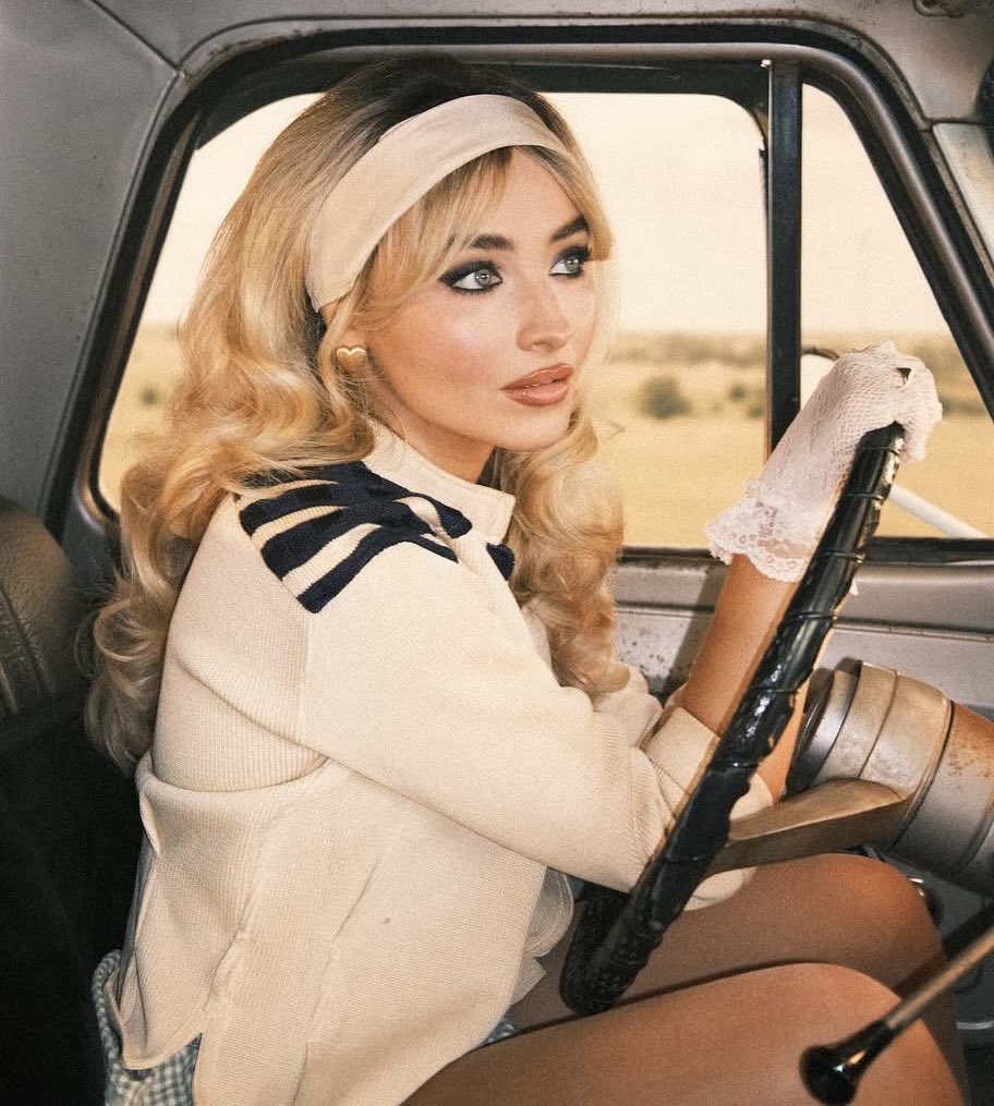SpotifySC's tweet photo. 🚨 | @SabrinaAnnLynn’s ‘Short n’ Sweet (Deluxe)’ earns the SECOND BIGGEST female deluxe debut on Spotify of ALL TIME.

#1. ‘LANA (SOS Deluxe)’ — 50.7M
#2. ‘Short n’ Sweet (Deluxe)’ — 37.9M
#3. ‘Midnights (Til Dawn Edition)’ — 36.6M https://t.co/meB9aXTato
