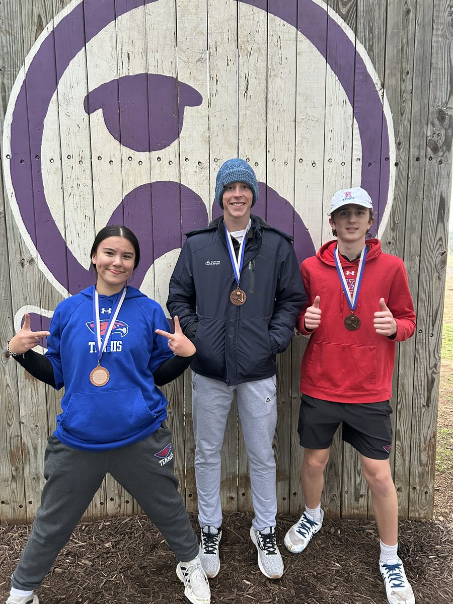 Congrats to Parker, Sirada, and Landon for winning 1st in boys singles cons and mixed doubles cons at Newk’s last night!
