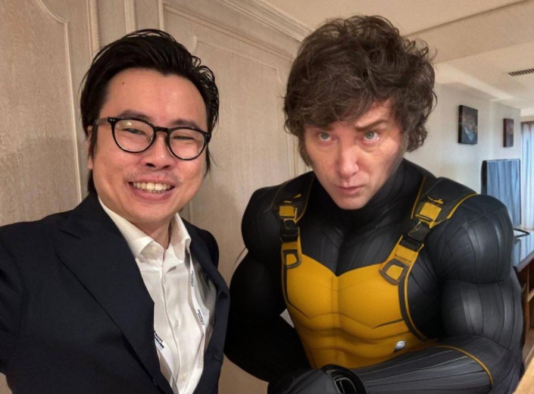 chimponzi_'s tweet photo. @cz_binance Bro looks like Logans long lost brother https://t.co/8pTwcgEm3T