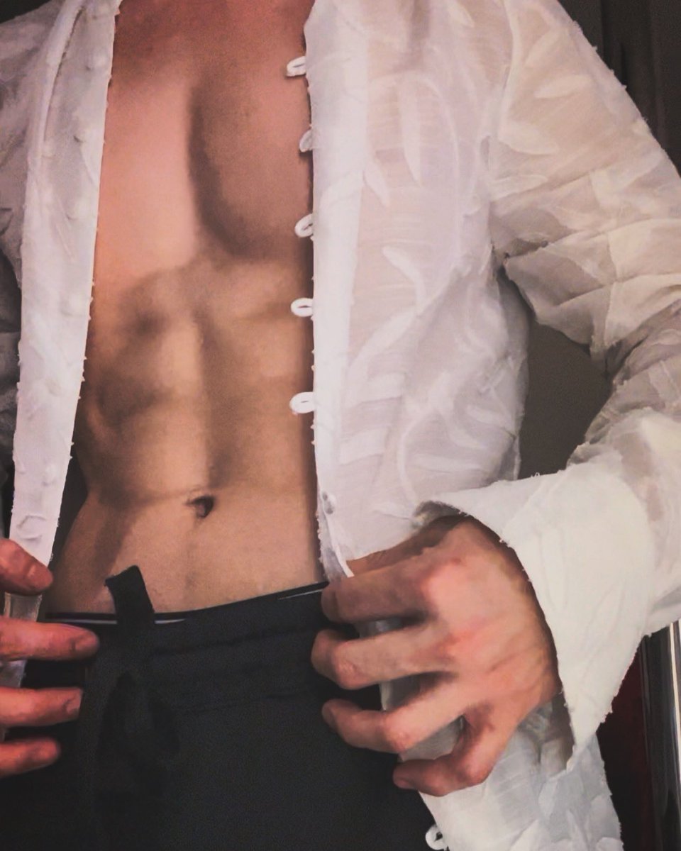 人性本惡，七宗罪之首，色慾，人類最基礎的需求。
可能是對自己嚴格掌控，禁慾了。
我的身體是我，我去健身。
我的行為是我，我去禁慾。
我的思維是我，我去學習。
我的健康是我，我去煮飯。
所以我消失了，去反思。發現人類社會都是充滿妒忌和傲慢，太多假象，太多口嗨。都沒有有趣的靈魂。
有感而發