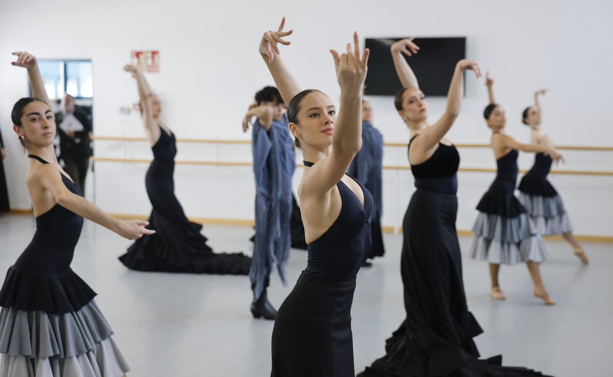 ComunidadMadrid's tweet photo. 🩰 La Comunidad de Madrid acerca la danza a más de 13.000 alumnos en sus Jornadas de Formación de Nuevo Público.

👉 Los estudiantes de los últimos cursos muestran su arte en funciones dirigidas a público infantil y juvenil.

+Info: https://t.co/XT1QvgCfWN https://t.co/5hwvJrnMK0