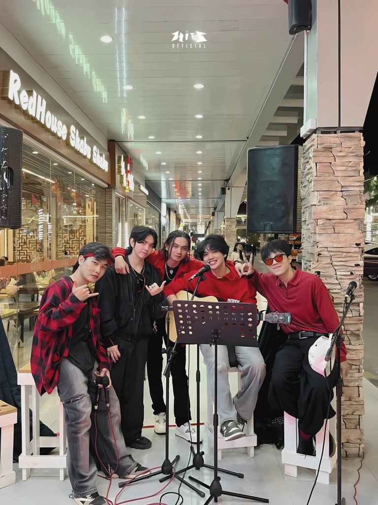 HitsOfficialPH's tweet photo. VLST at "Love in Every Note: A Valentine's Acoustic Night" held at Zaymin Frozen Yogurt and Cafe.
#VLST
#VLSTxHITS
#LoveInEveryNote https://t.co/Oq1bNfgwT7