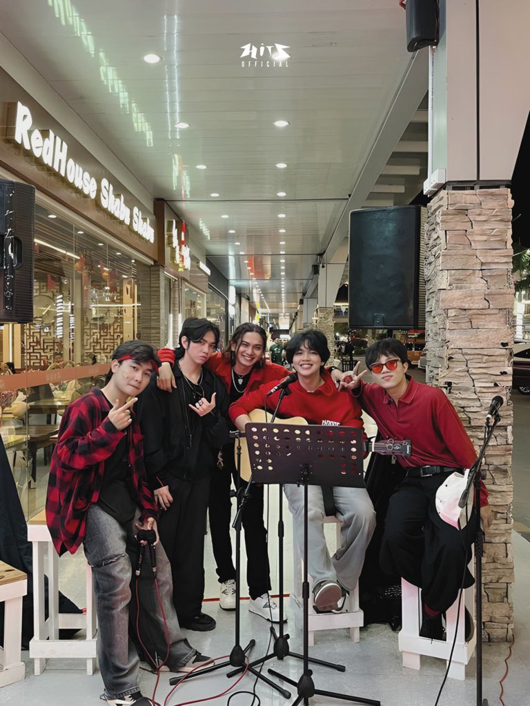 HitsOfficialPH's tweet photo. VLST at "Love in Every Note: A Valentine's Acoustic Night" held at Zaymin Frozen Yogurt and Cafe.
#VLST
#VLSTxHITS
#LoveInEveryNote https://t.co/Oq1bNfgwT7
