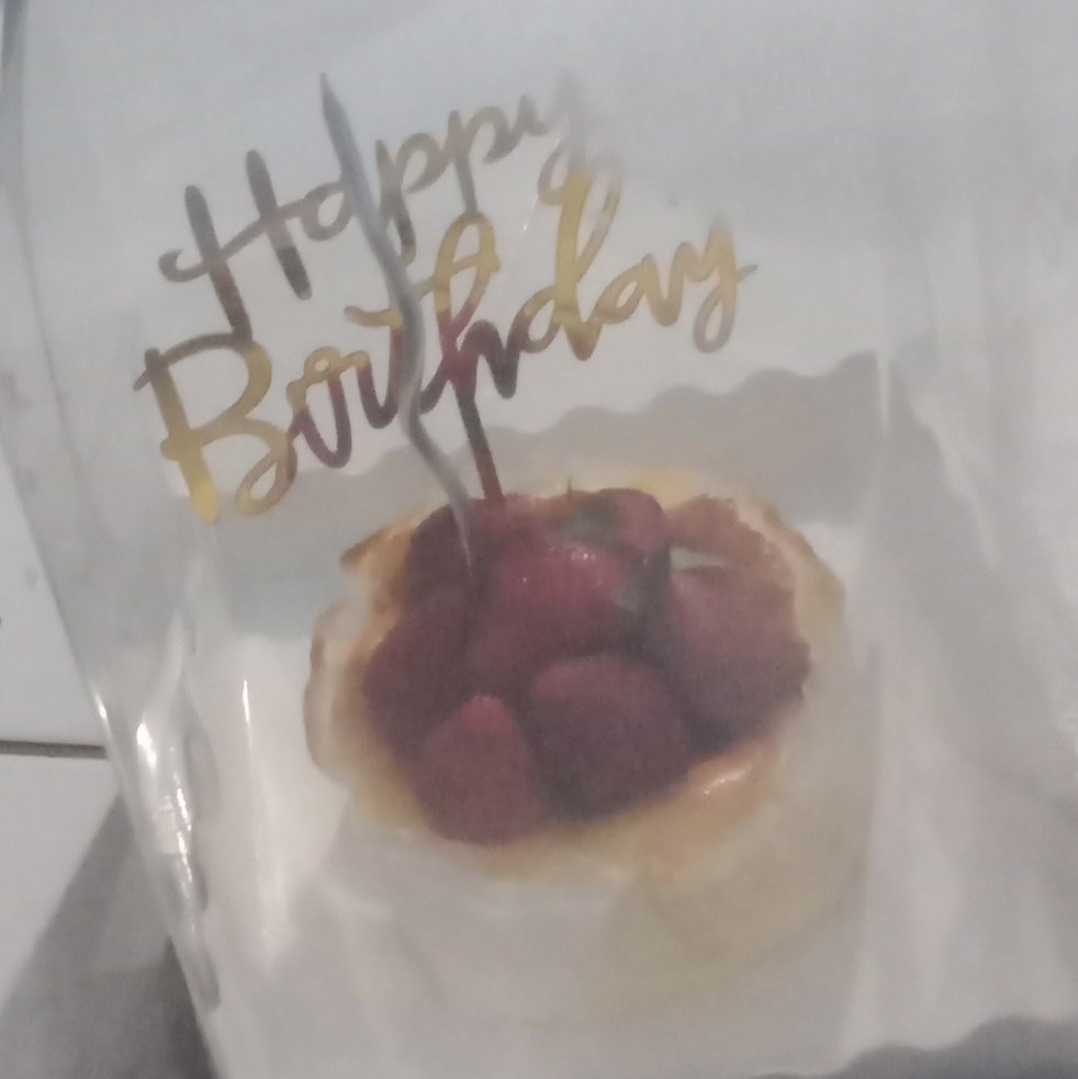 Emang ngasih birthday cake ke pasangan ada batasan usia? How about myparents udh kepala 5 tapi tetep gifted cake each other, walaupun dgn bantuan ide anaknya. Ya tetep, itu sih dalam hati kecil lo sebenernya lo cuma sirik karena gak pernah dirayakan oleh orang terkasih lo, hama.