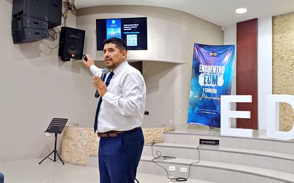 AdventistasAPCE's tweet photo. 🔰Dr. Grimaldo Rojas, Tesorero #APCE y Pr. Anthony Centeno departamental de Mayordomía 📖, presentan los Desafíos de Mayordomía y Tesorería APCE 🇵🇪. ✨️¡Dios guíe a cada líder de nuestro campo misionero!💪
#Mayordomía #RID #EDM https://t.co/vWNEDvM85I