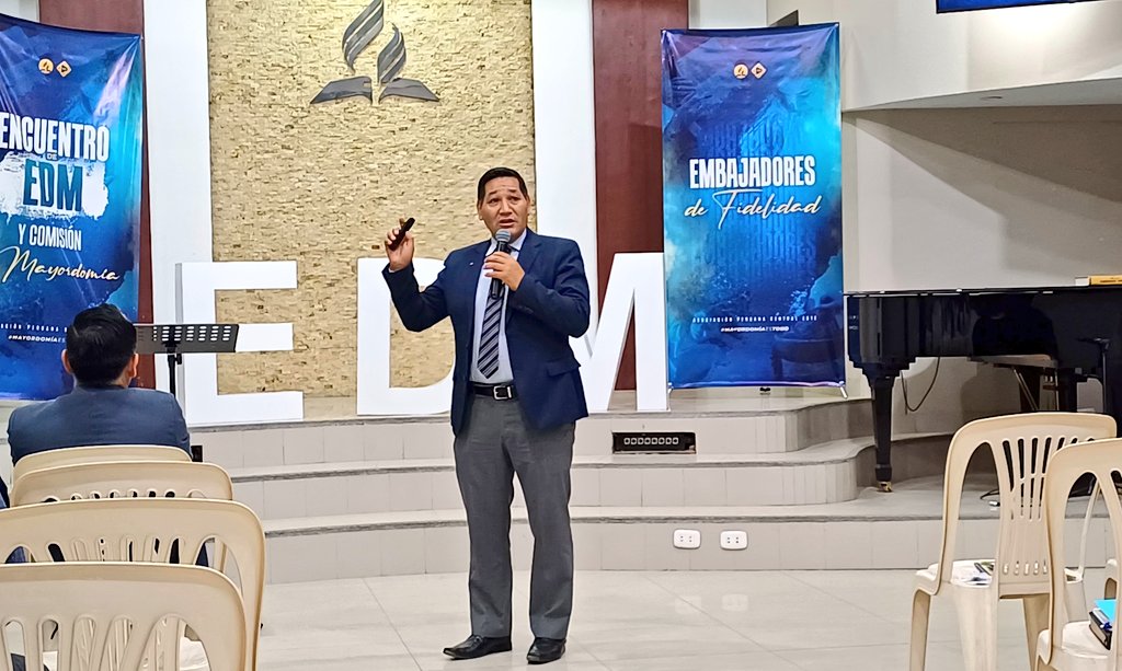 AdventistasAPCE's tweet photo. 🔰Dr. Grimaldo Rojas, Tesorero #APCE y Pr. Anthony Centeno departamental de Mayordomía 📖, presentan los Desafíos de Mayordomía y Tesorería APCE 🇵🇪. ✨️¡Dios guíe a cada líder de nuestro campo misionero!💪
#Mayordomía #RID #EDM https://t.co/vWNEDvM85I