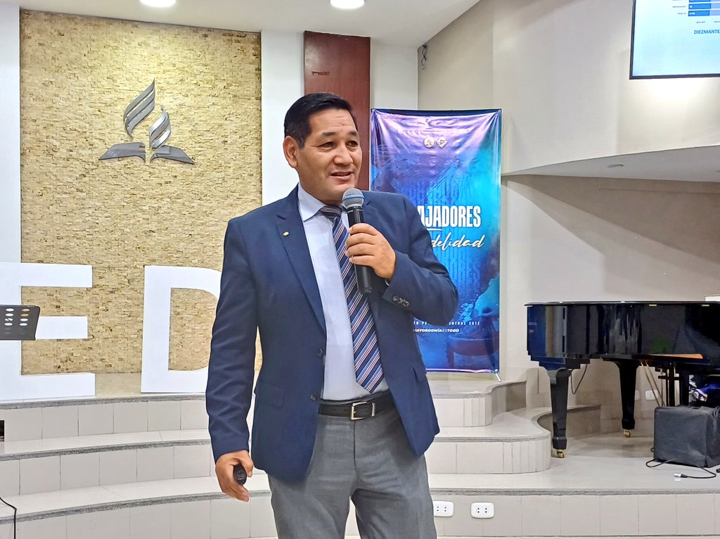 AdventistasAPCE's tweet photo. 🔰Dr. Grimaldo Rojas, Tesorero #APCE y Pr. Anthony Centeno departamental de Mayordomía 📖, presentan los Desafíos de Mayordomía y Tesorería APCE 🇵🇪. ✨️¡Dios guíe a cada líder de nuestro campo misionero!💪
#Mayordomía #RID #EDM https://t.co/vWNEDvM85I