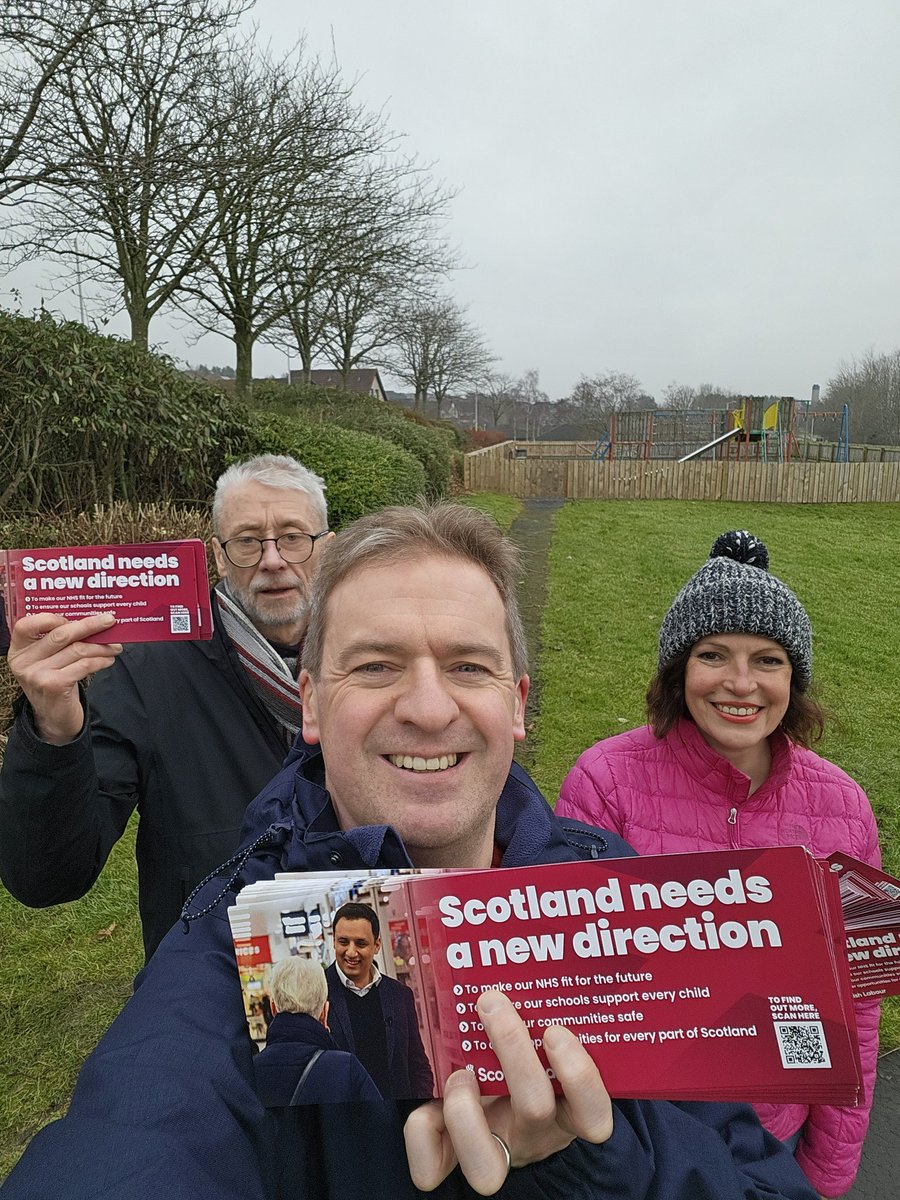 GraemeDownieMP's tweet image. Another great morning speaking to people in Bellyeoman #Dunfermline this morning.

People delighted with progress on campaign to #MakeWorkPay from @UKLabour government but we know we've so much more to do.