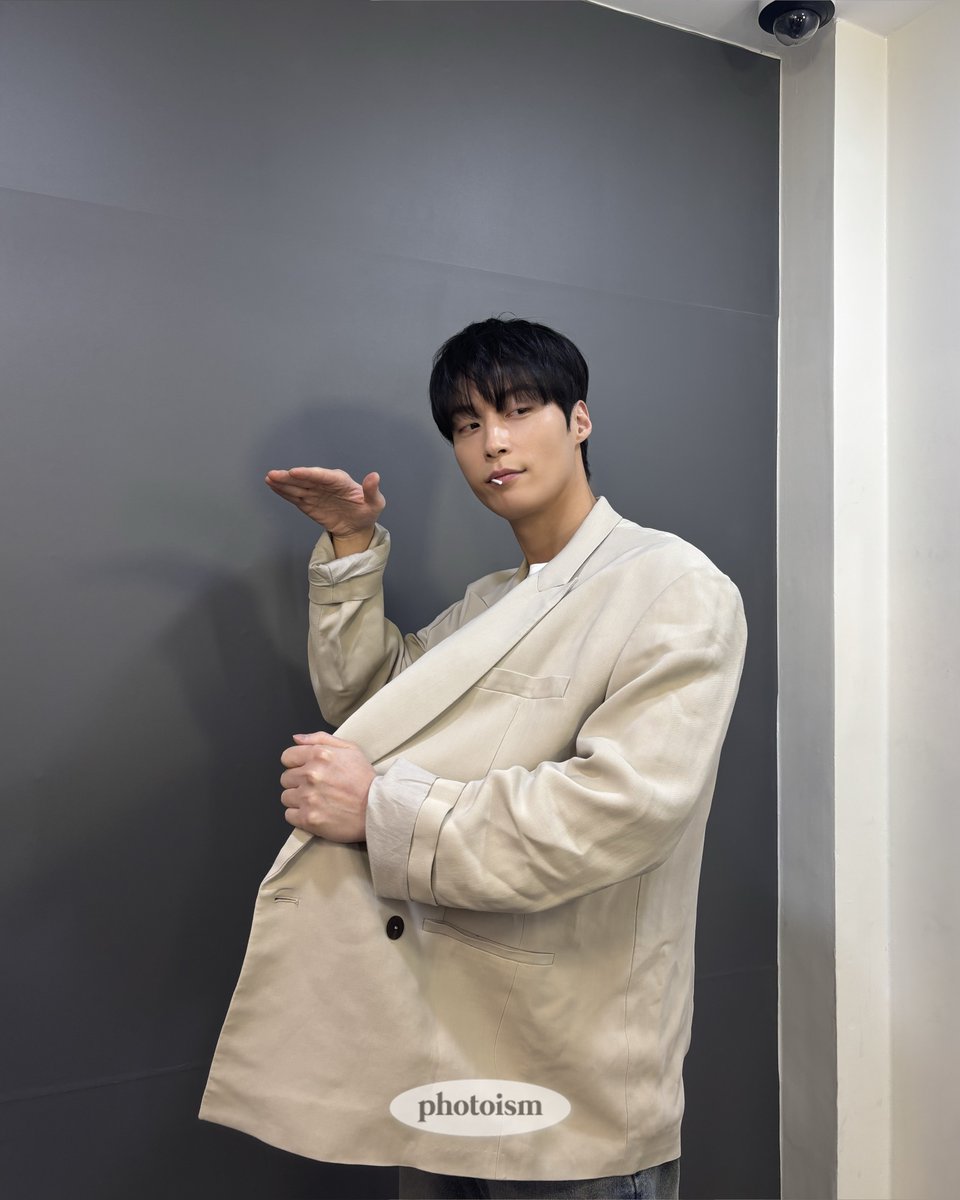 [Hello, Cupcake!] #허남준

포토이즘 담당자의 요즘 큰 고민 ,, 💦

Q. 회사 사람들을 모두 허남준으로 바꾸려면 어떻게 해야 하나요?
허남준이 너무 좋은데 회사 사람들은 너무 보기 싫어요 ㅠㅠ
어떻게 하면 모든 남자를 허남준으로 바꿀 수 있나요 ,, ?

대학교에 허남준 같은 선배 없어서 실망한