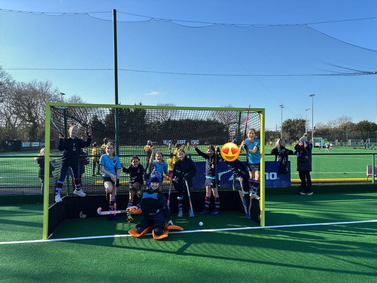 GU11 teams playing in the gorgeous sunshine recently. 3 teams fielded - wins, losses and good fun! 🤩 Brilliant to see the hard work in training coming through in practice! 👏🏼 🏑