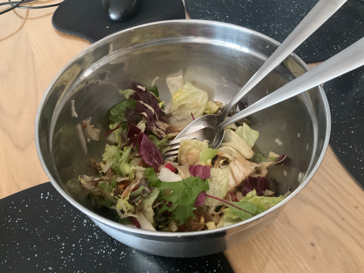 TheRealMrLuo's tweet photo. @floweryqueenie Maybe i can help by adding my homemade salad. https://t.co/Wp9CoMGhs9