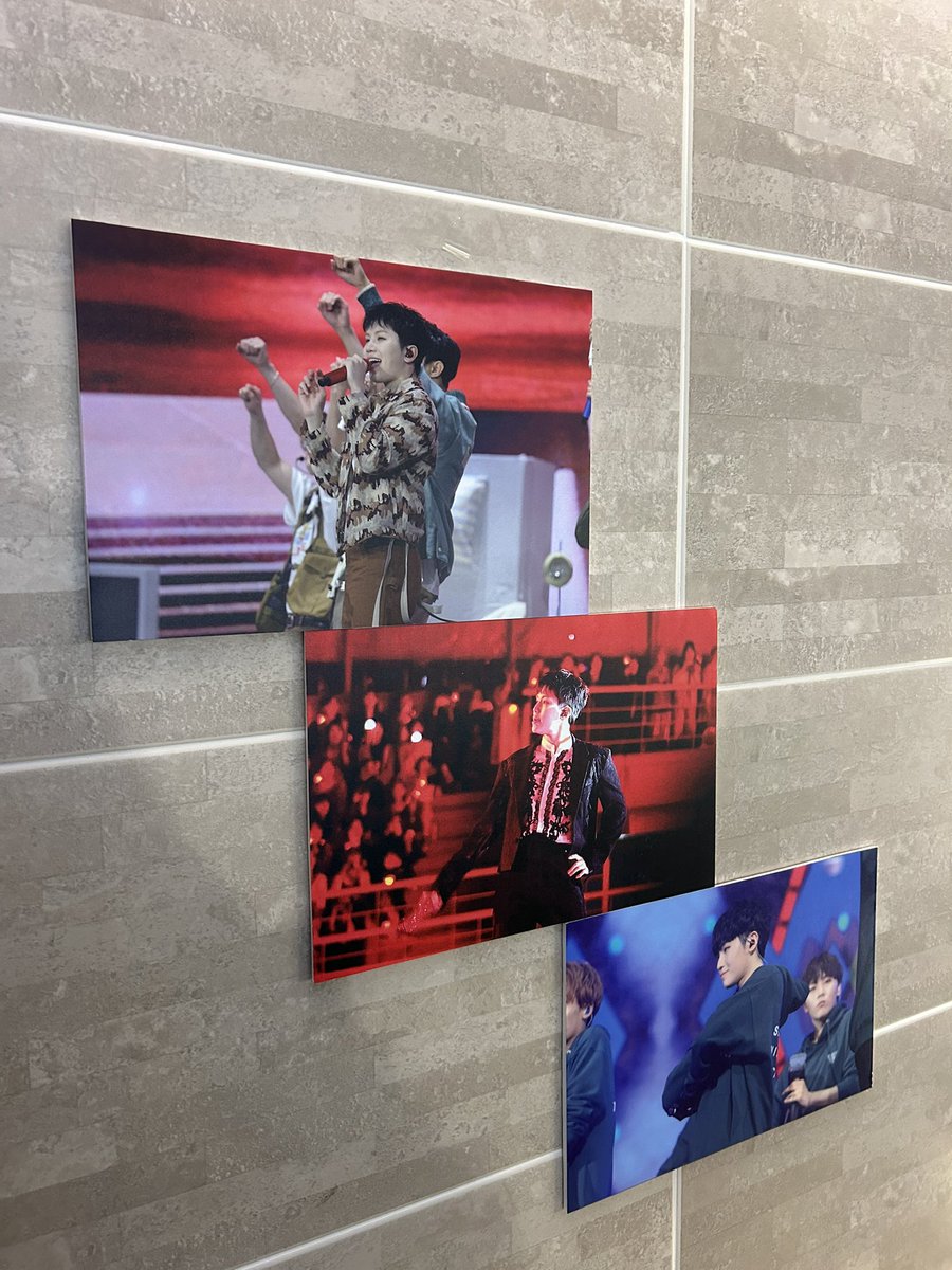 럭드5개 했는데 트래카3개랑 엽서1개 슬로건1개 나왔는데 진짜 슬로건 너무 이쁘고 반사도 너무 잘되고 디저트 특전 쿠키도 너무 맜있고 기본 특전구성도 너무 이쁘고 주최자분들이 너무 고생하신거 같아요ㅜㅜ👍👍❤️❤️

#빗소리라는_음악에_맞춰
 #내_세상에_무수한_별들
