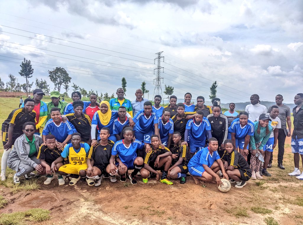 GicumbiN's tweet photo. #Abakobwa amafoto  baje bikwije  barasa neza . Amakipe yose ariteguye gukina final y'irushanwa ry'Umurenge Kagame Cup @GicumbiDistrict . Mu bakobwa umuki wanyuma urahuza #Nyankenkesector vs #RUTARESECTOR https://t.co/Iv1yjsnWGV
