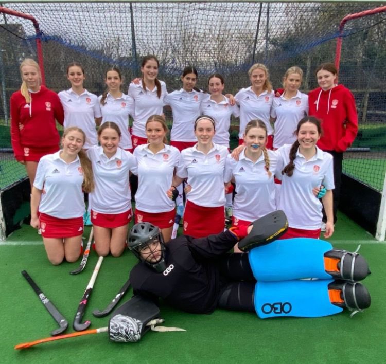 The London GU16s South squad kicked off their county triangular matches earlier this week with a 3 - 2 win v Berkshire. 5 members of the team are Spencer players - great job girls! 👏🏼 👏🏼👏🏼