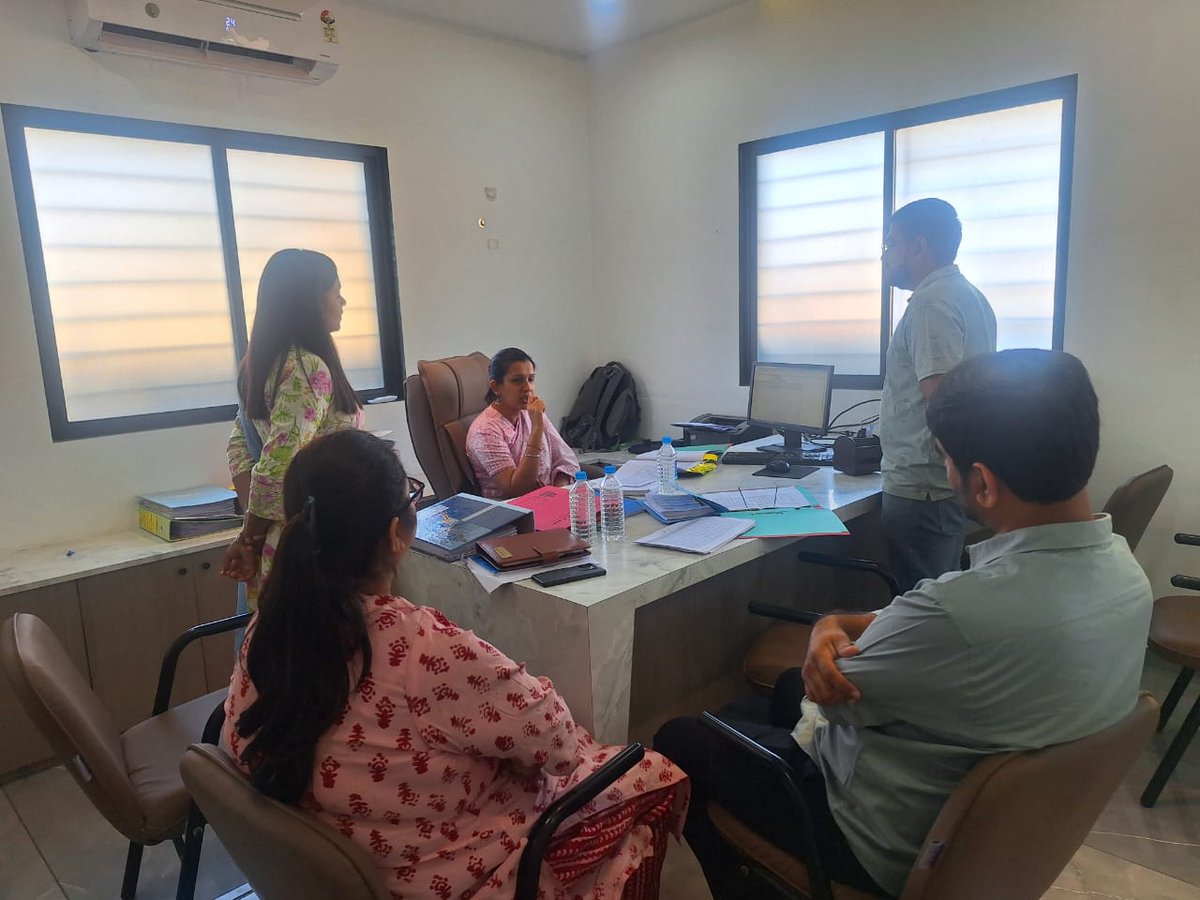 આજ રોજ મોજે ગ્રામ પંચાયત દેલાડવા,તા.ચોયાસીની મુલાકાત કરી ગ્રામ પંચાયત દ્વારા ફરજિયાત લેવાતા મિલકત વેરા, પાણીવેરો, સફાઈવેરાની વસુલાત બાબતે સમીક્ષા કરી ઝડપથી 100% વસુલાત કરવા બાબતે ભાર મુકવામા આવ્યો.