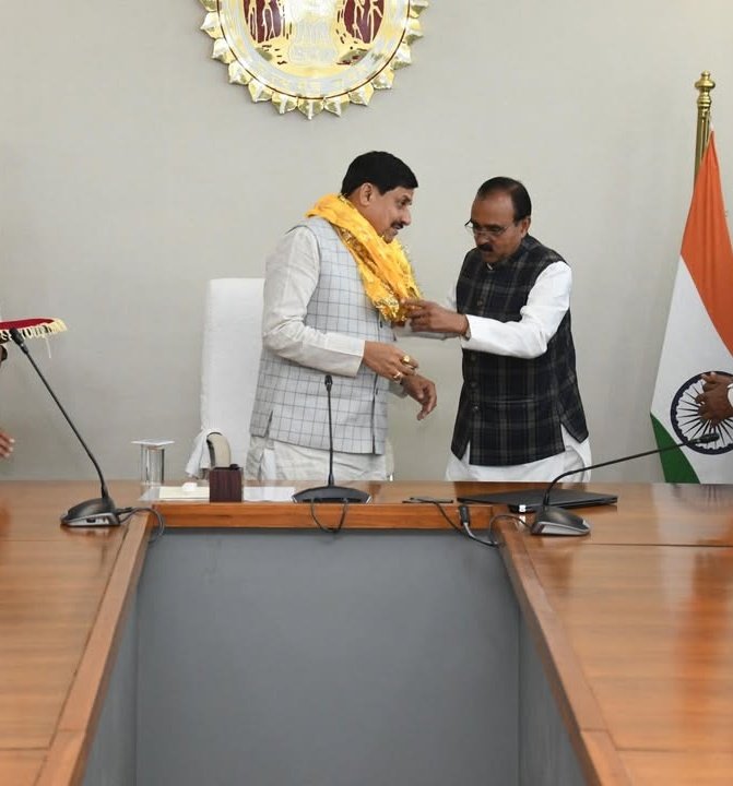आज भोपाल में यशस्वी मुख्यमंत्री डॉ. मोहन यादव जी से मुलाकात की।
<a href="/DrMohanYadav51/">Dr Mohan Yadav</a>