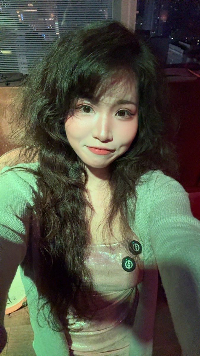 toxickbunny's tweet image. so nervous.. singing at a bar and my moms watching my
phone while i live stream 🥹 come support if you’re free 🥹 THERE MIGHT BE A BAND