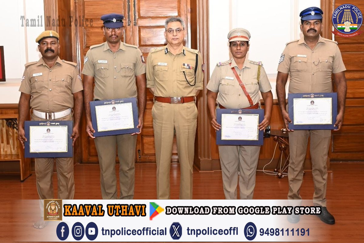 tnpoliceoffl's tweet photo. தஞ்சாவூர் மற்றும் மதுரை மாவட்ட காவல்துறை ஆளினர்களை பாராட்டி தமிழ்நாடு காவல்துறை தலைமை இயக்குநர்/படைத்தலைவர், திரு. சங்கர் ஜிவால், இ.கா.ப., அவர்கள் பாராட்டுச் சான்றிதழ் மற்றும் வெகுமதி வழங்கினார்.

#PressNote #Thanjavur #Madurai #Appreciation  #DGP_Appreciation #TNPolice https://t.co/DkZnSKj89P