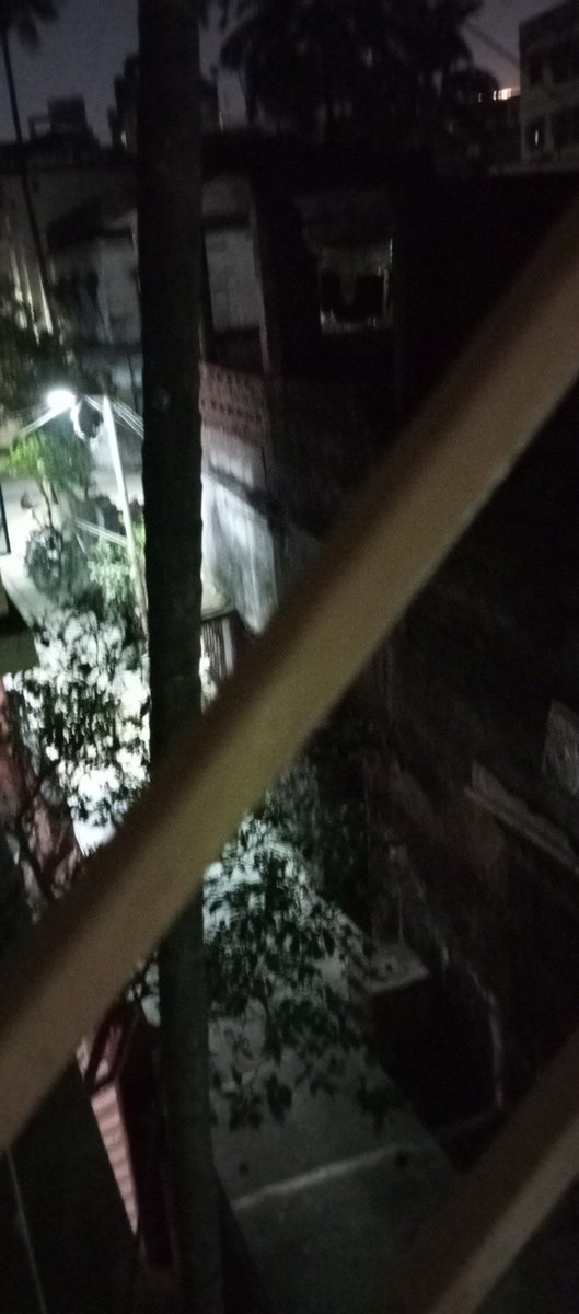 sam98667561's tweet photo. @south_dum hello sir, we stay at ward no 7.there is a very old 2 storey house which is tilted and can fall anytime. It is a hazard. 60/2 r.b.c road extension, moilakhana, kol 28.please send officer  for inspection. Please help https://t.co/v2Dhk5VC1u